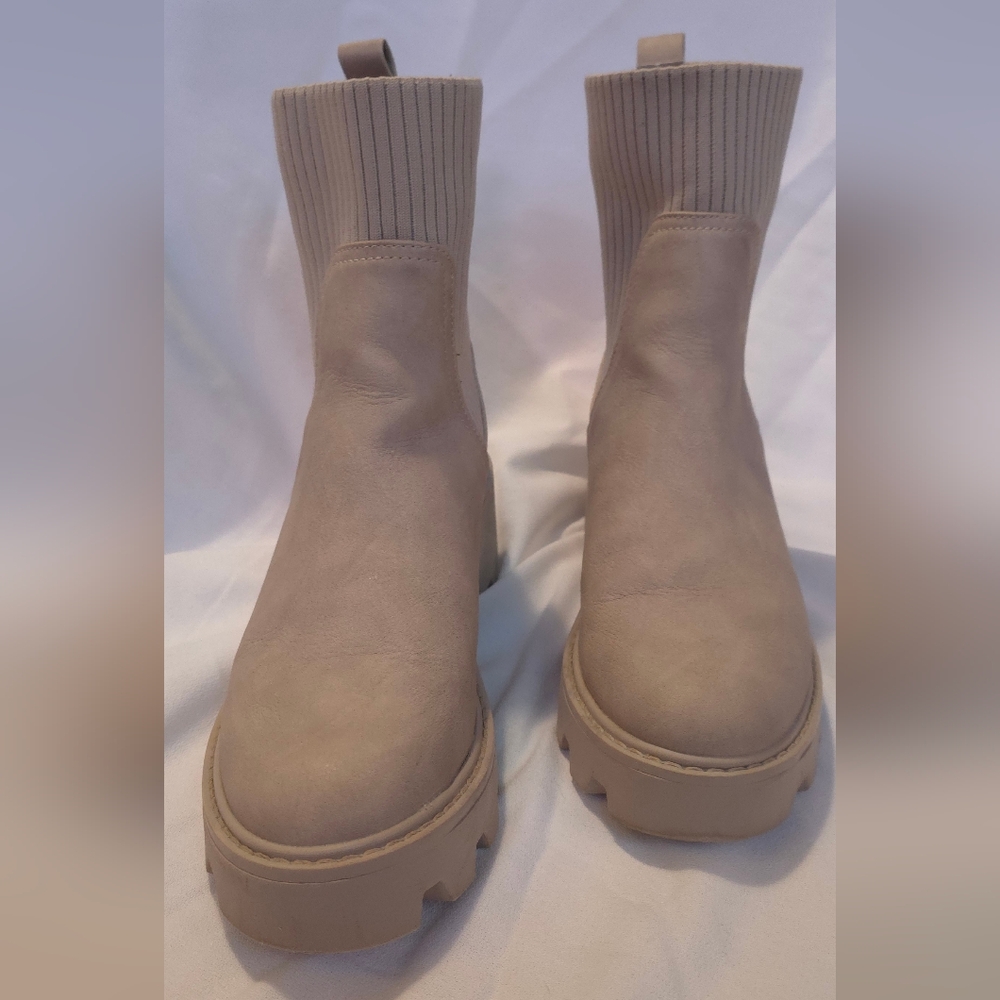 Women's DV Tan Chelsea Boots